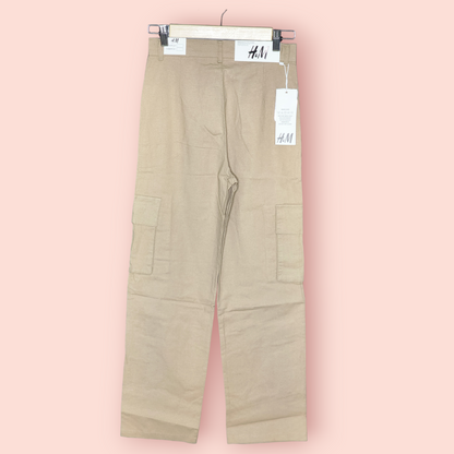 Khakhi cargo trousers for women, detail view