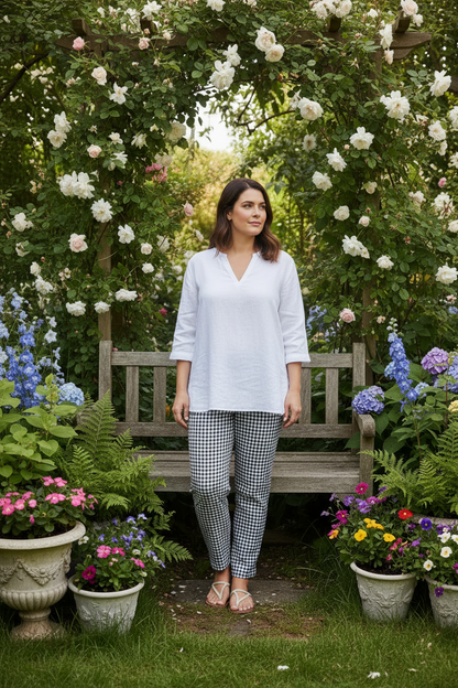 White checked trousers with four pockets