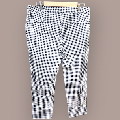 White small checks pants, detail view