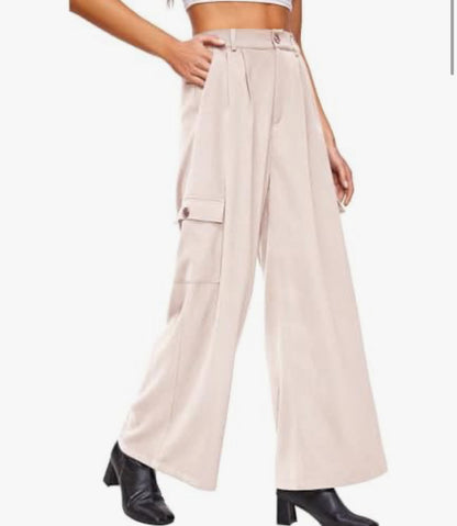 Nude pink cargo pants for women, detail view