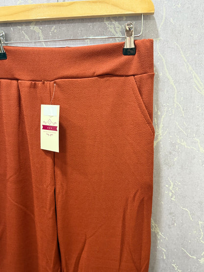 Rust ribbed flare pants – product view
