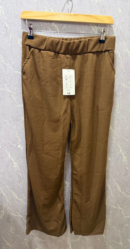 Brown ribbed flare pants – product view