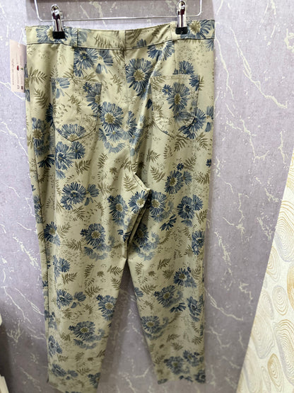 Mehendi green floral narrow-fit pants, detail view